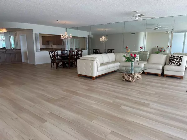 Stuart, FL 34996,2001 SE Sailfish Point BLVD 316