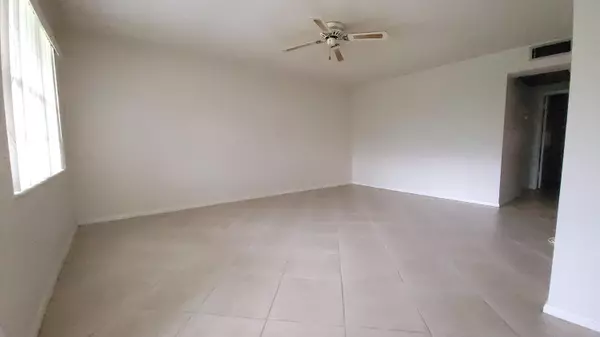 West Palm Beach, FL 33417,165 Canterbury G