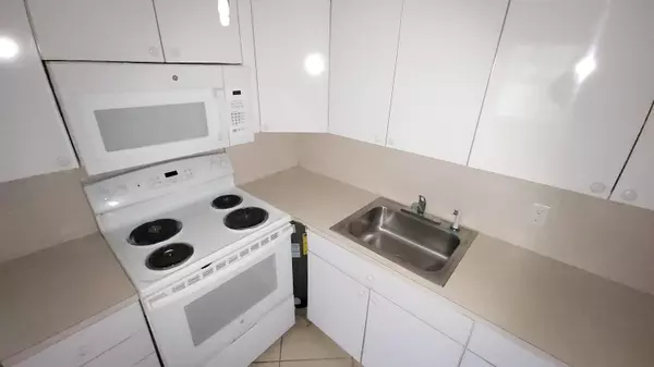 West Palm Beach, FL 33417,165 Canterbury G