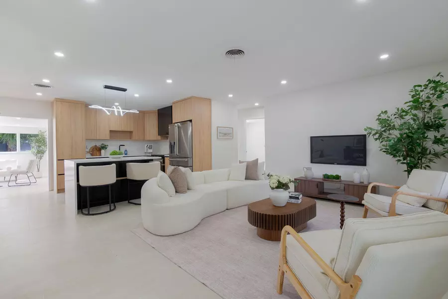 4330 NE 13th AVE, Oakland Park, FL 33334