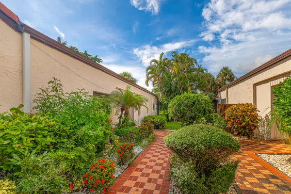 Boca Raton, FL 33433,8008 Eastlake DR 12-A