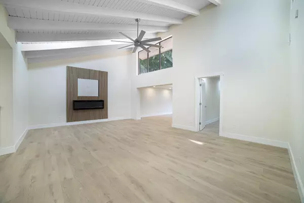 Boca Raton, FL 33433,8008 Eastlake DR 12-A