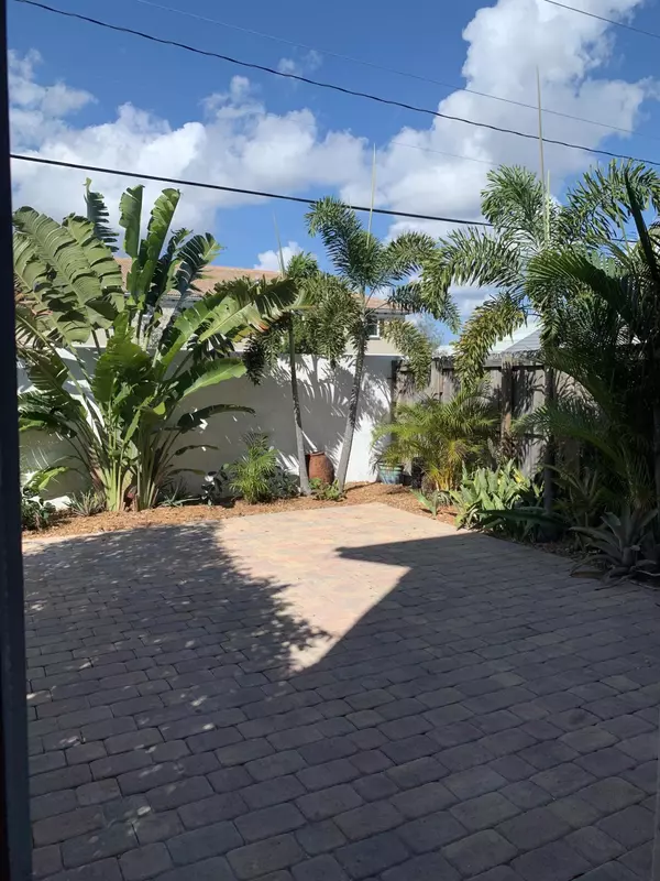 Deerfield Beach, FL 33441,320 SE 2 AVE B1