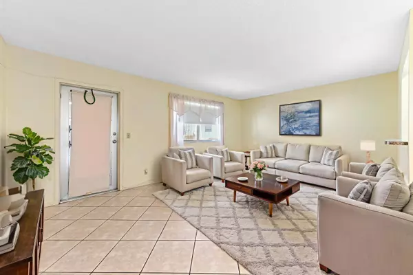 Delray Beach, FL 33446,206 Valencia I