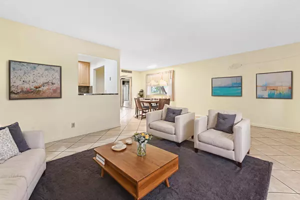 Delray Beach, FL 33446,206 Valencia I