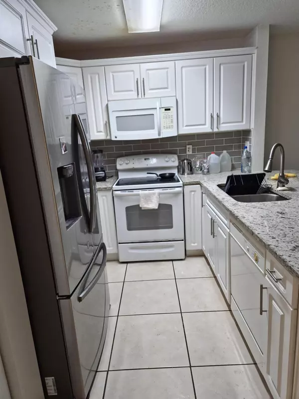 West Palm Beach, FL 33406,841 Summit Lake DR