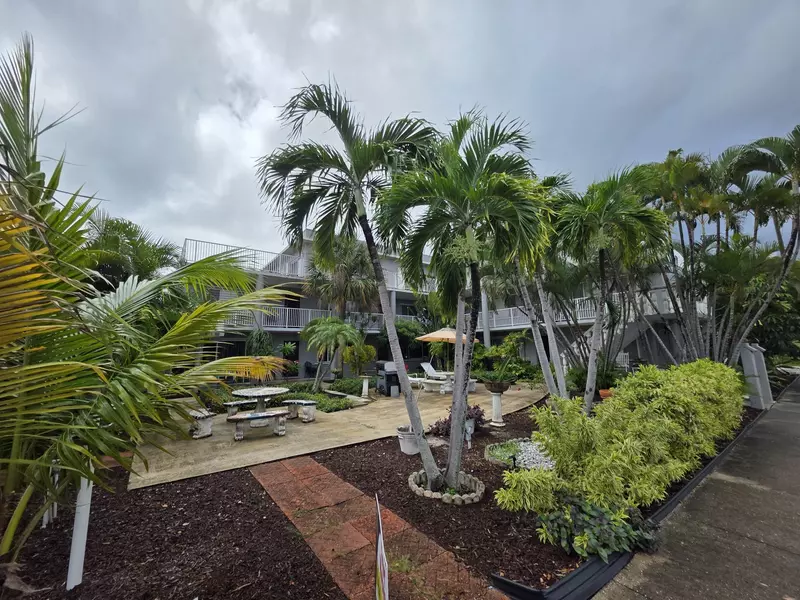 201 S Lakeside DR, Lake Worth Beach, FL 33460