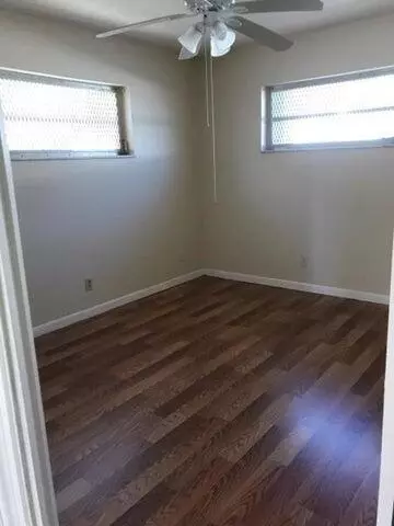 Lantana, FL 33462,1331 Gateway DR