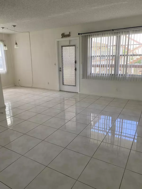 Boca Raton, FL 33434,528 N Mansfield M ST M