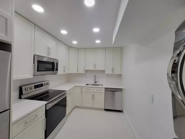 Deerfield Beach, FL 33441,733 SE 1st WAY 303