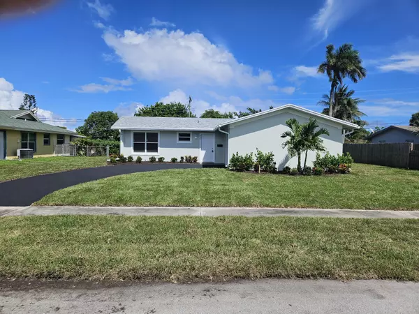 820 S Mangonia CIR, West Palm Beach, FL 33401