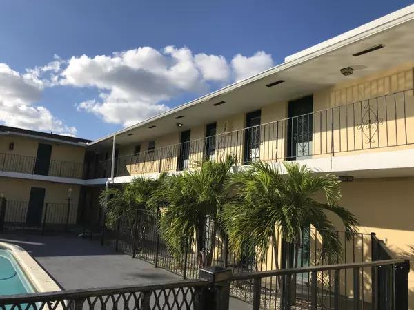 North Miami Beach, FL 33160,2285 NE 172nd ST 7