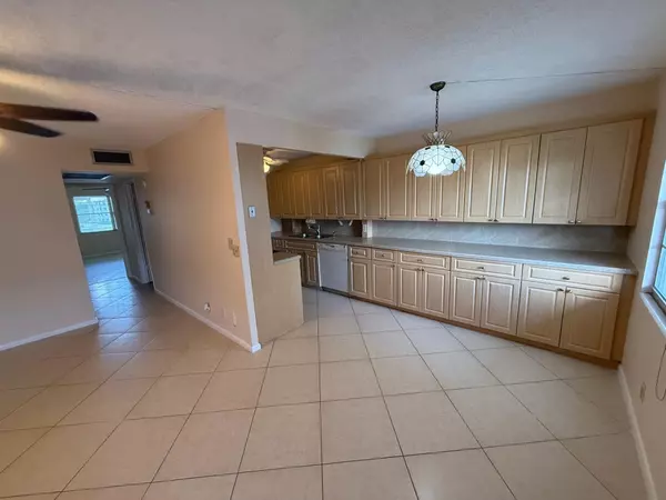 Boca Raton, FL 33434,3021 Exeter B
