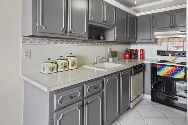 Delray Beach, FL 33445,1001 Flame Vine 202 AVE 202