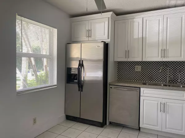 West Palm Beach, FL 33411,127 Lake Susan DR