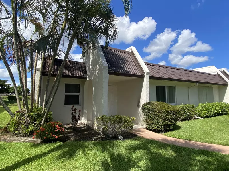 127 Lake Susan DR, West Palm Beach, FL 33411