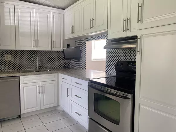 West Palm Beach, FL 33411,127 Lake Susan DR