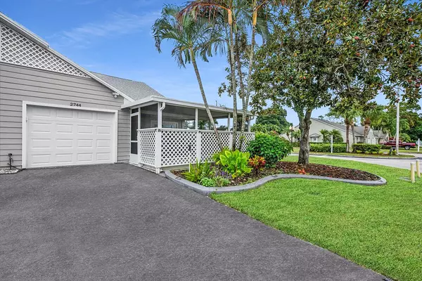 2744 SE Tropical East CIR, Port Saint Lucie, FL 34952