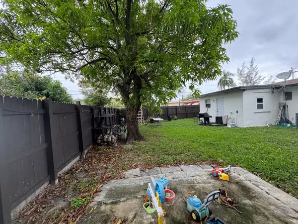 Fort Lauderdale, FL 33311,533 NW 17th AVE