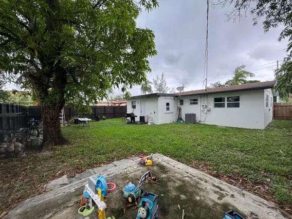 Fort Lauderdale, FL 33311,533 NW 17th AVE