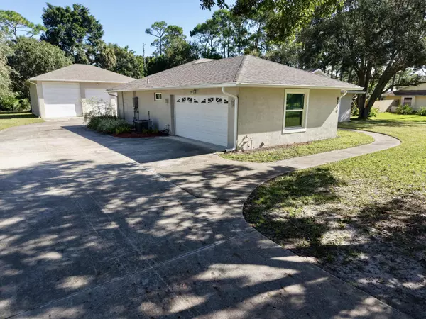 Fort Pierce, FL 34945,8330 Hidden Pines RD