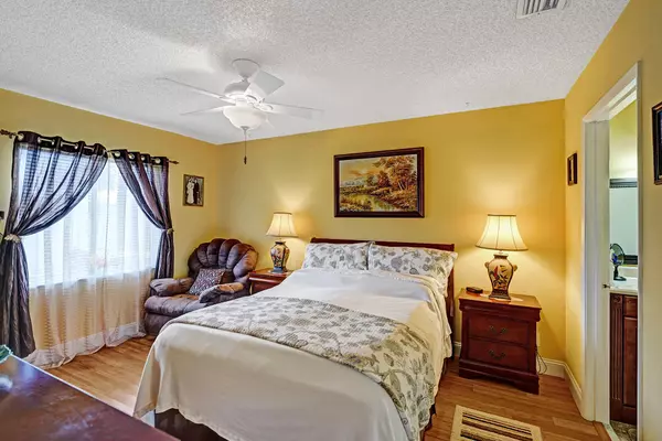 Boca Raton, FL 33496,8624 Overset LN B