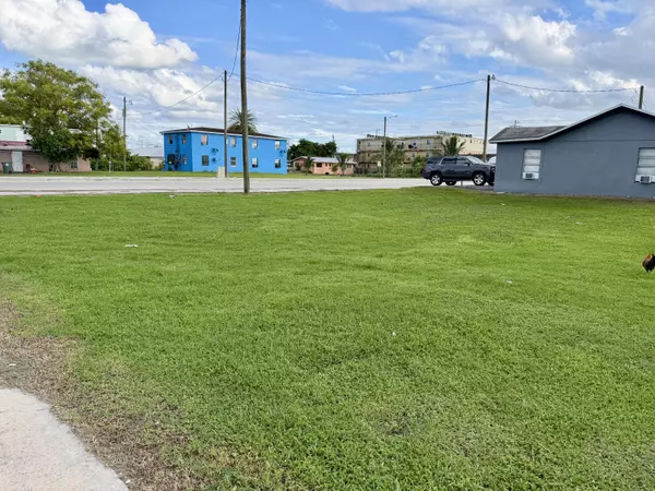 Belle Glade, FL 33430,348 SW 8th ST
