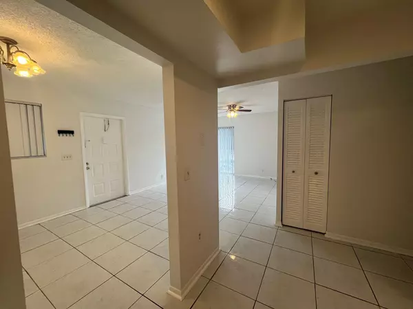 Palm Springs, FL 33406,1856 S Fairview Villas DR 3