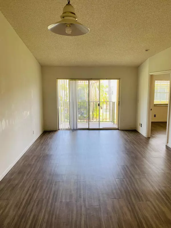 Lake Park, FL 33403,1130 Lake Shore DR 201