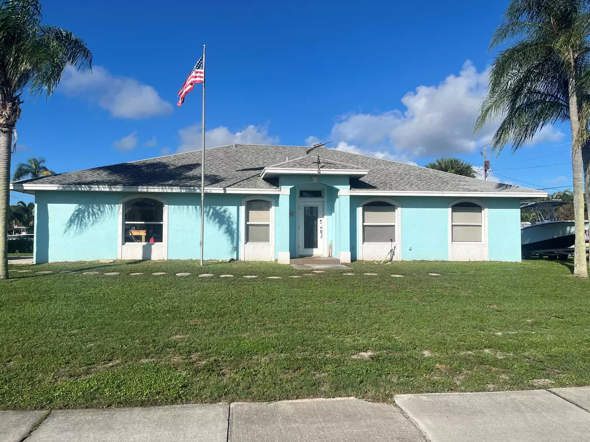 Hobe Sound, FL 33455,8996 SE Bahama CIR