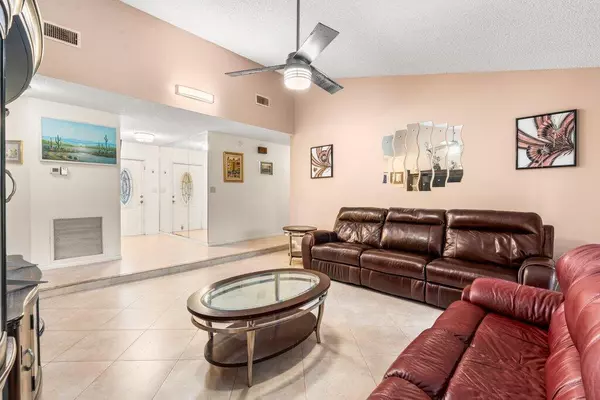 Boca Raton, FL 33498,10633 Greenbriar CT