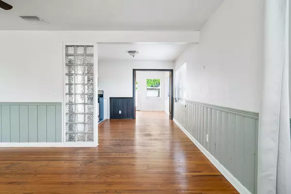 Lake Worth Beach, FL 33460,727 S M ST