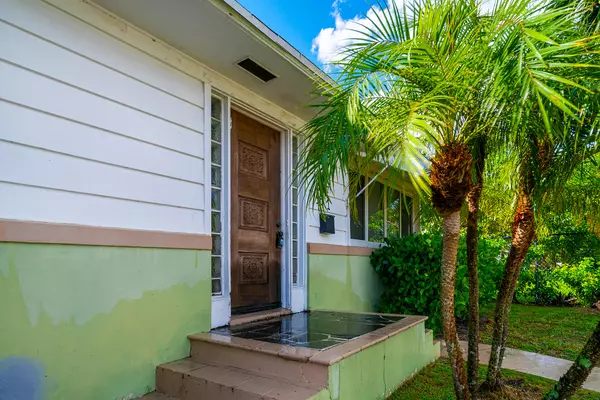 Lake Worth Beach, FL 33460,727 S M ST