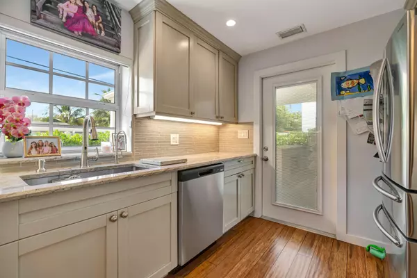 North Palm Beach, FL 33408,2064` N Suzanne CIR