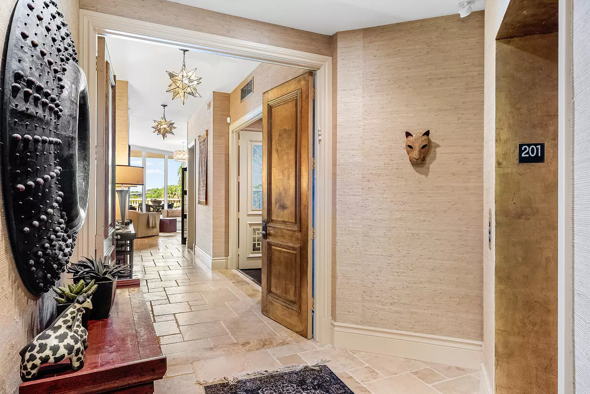 Palm Beach, FL 33480,3000 S Ocean BLVD 201