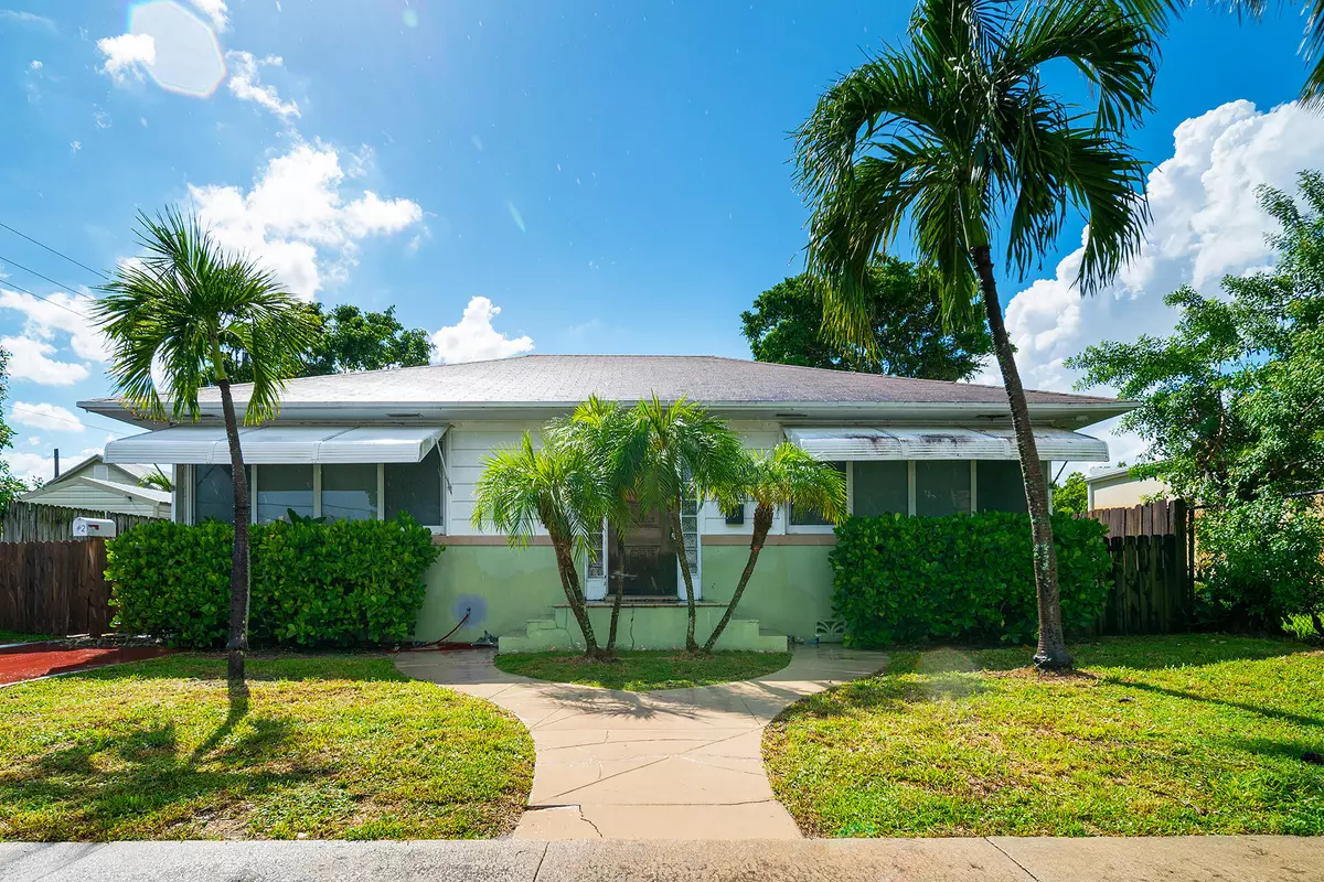 Lake Worth Beach, FL 33460,727 S M ST 1