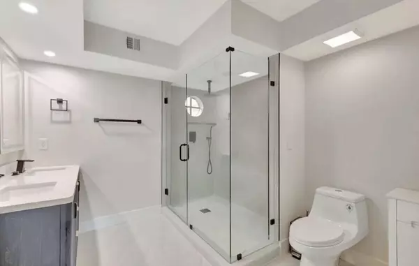 Boca Raton, FL 33487,17372 Boca Club BLVD 408