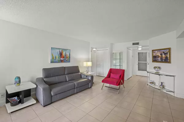 Lake Worth, FL 33467,3871 Via Poinciana 104