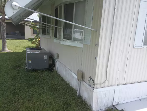 Port Saint Lucie, FL 34952,5 Violetta LN