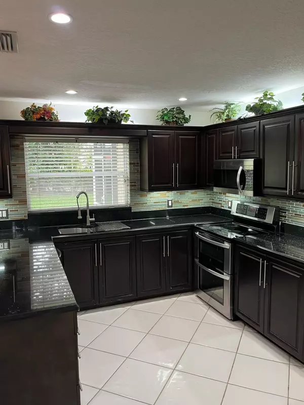 Riviera Beach, FL 33418,7004 Galleon CV