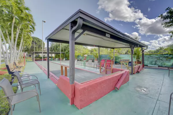 Greenacres, FL 33463,3589 La Aires CT A2