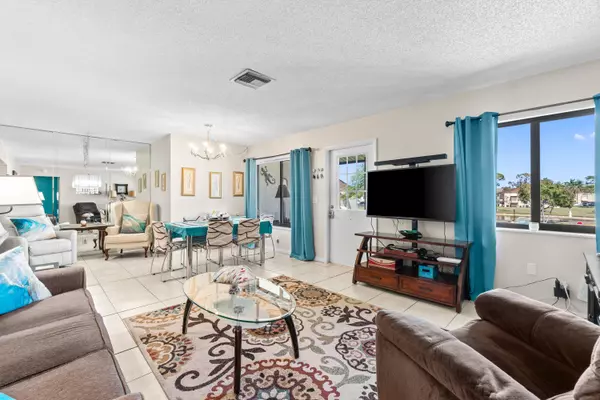 Greenacres, FL 33463,3589 La Aires CT A2