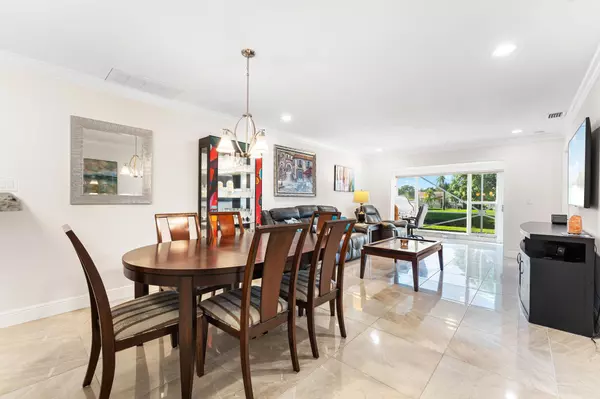 Boca Raton, FL 33433,8904 Warwick DR 425