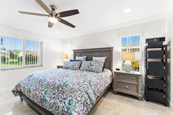 Boca Raton, FL 33433,8904 Warwick DR 425