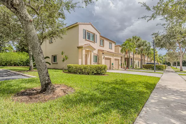 Coconut Creek, FL 33073,4754 Lago Vista DR