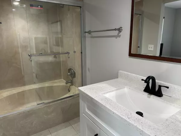Boca Raton, FL 33428,9355 SW 8th ST 311