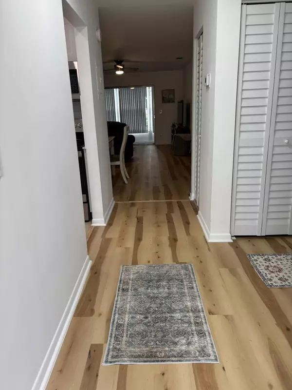 West Palm Beach, FL 33411,190 Lake Meryl DR