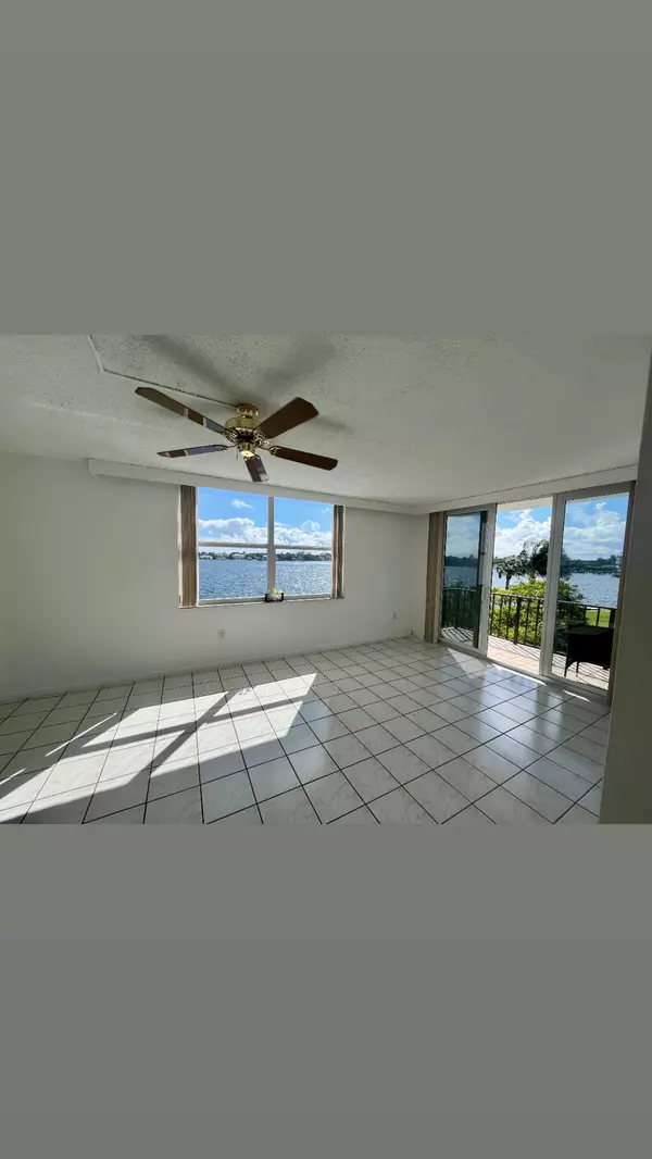 Lantana, FL 33462,301 Croton AVE 305
