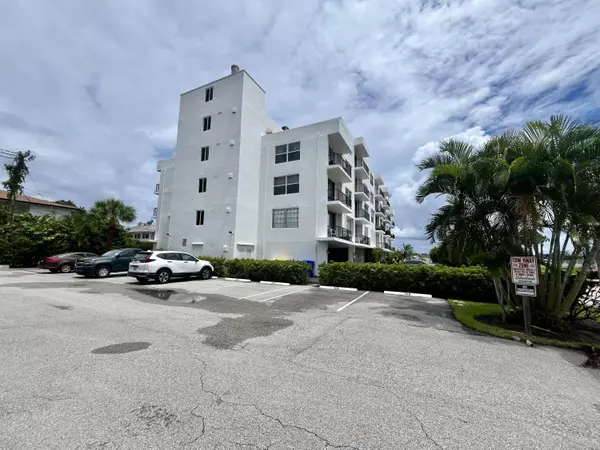 Lantana, FL 33462,301 Croton AVE 305