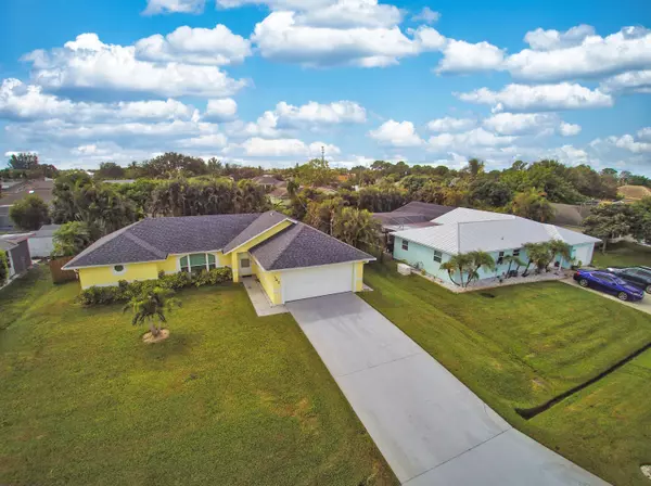 Port Saint Lucie, FL 34984,362 SW De Gouvea TER